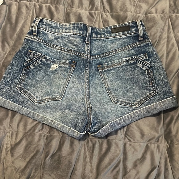 Buckle black jean shorts they make ur🍑 look great! - Picture 1 of 3